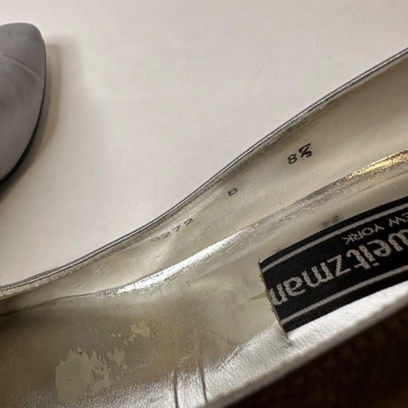 Stuart Weitzman silver vintage pump heels - Picture 4 of 15